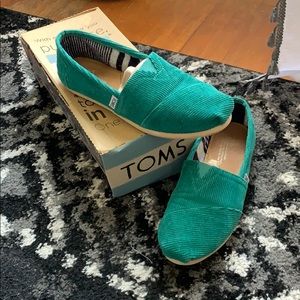 Cordouroy green Toms